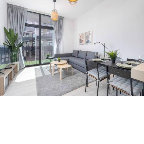 Pool View & Amazing Amenities & Work and Relax