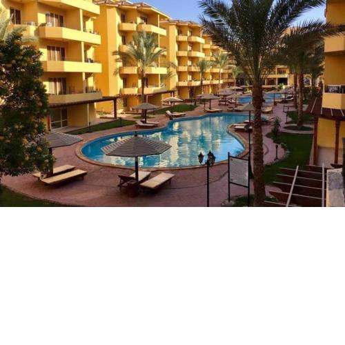 Pool View Apartment-Britsh Resort