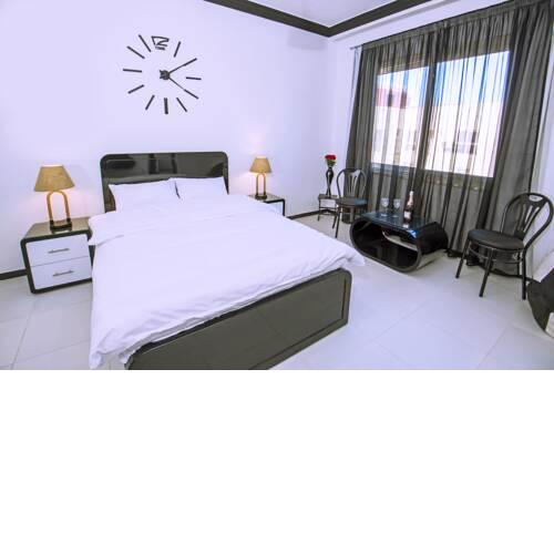 Pool View Studio on Sheraton Road Close To New Marina - WIFI - Top Floor - Kitchenette - Sheraton Plaza 415