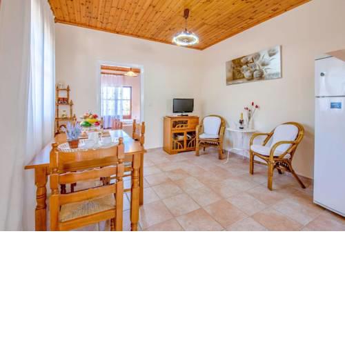 Poppy Apartment I