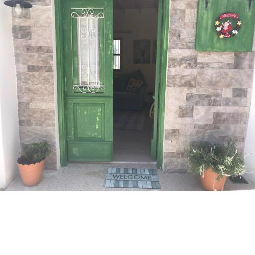 Poppys retreat, Arsos village
