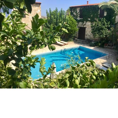 Porfyrios Country House