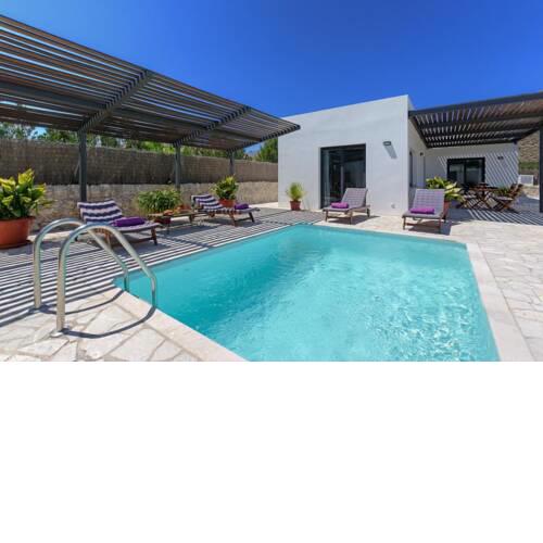 Port de Pollenca Villa Sleeps 4 with Pool Air Con and WiFi