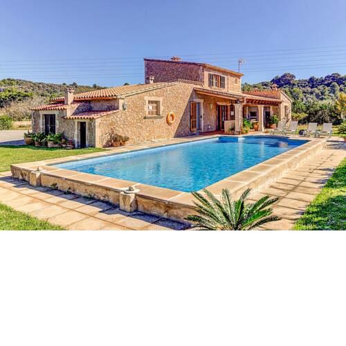 Port de Pollenca Villa Sleeps 4 with Pool and Air Con