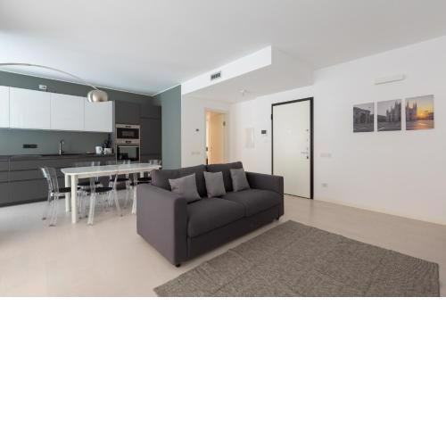 Porta Nuova Bright and Roomy Flat