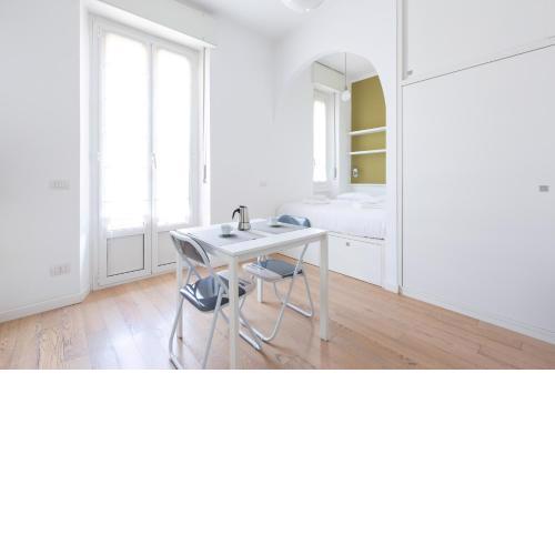 Porta Nuova Bright Studio with Balcony