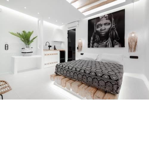 Portara Seaside Luxury Suites