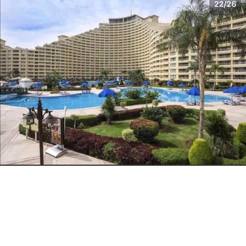 Porto Sokhna pyramids family only 1