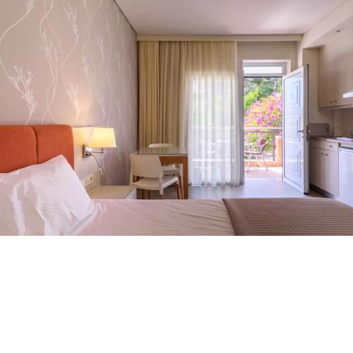 Poseidon Studios & Apartments