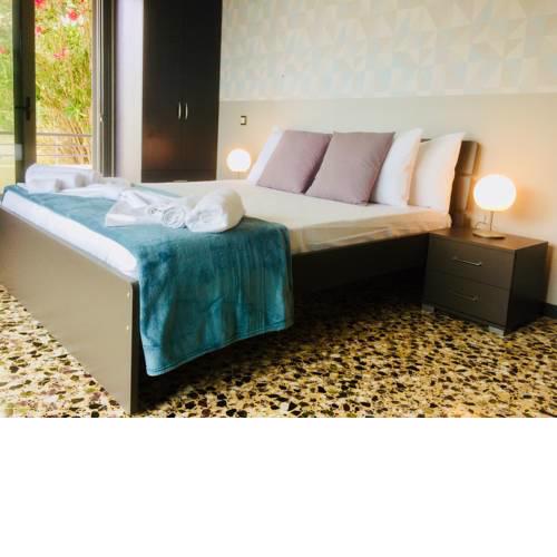 POSTO KALAMAKI SEASIDE APARTMENT 20 M FROM THE SANDY BEACH