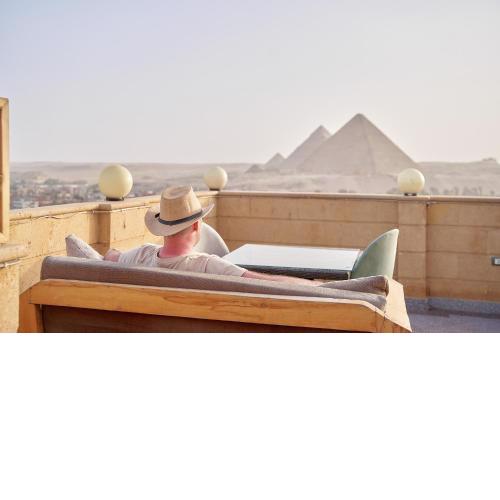 poutique pyramids view inn