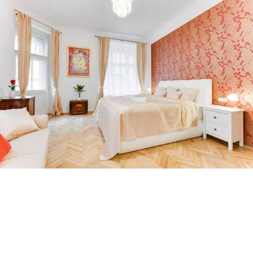 Prague Days - 3BDR Apt - Small Balcony - 2 Bathrooms - 90 sqm