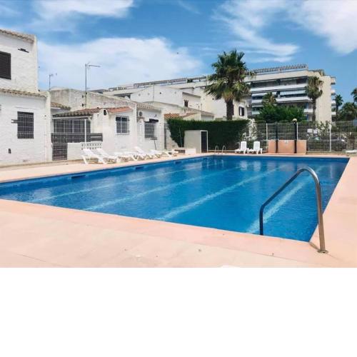 Preciosa casa adosada con piscina comunitaria ideal vacaciones en familia