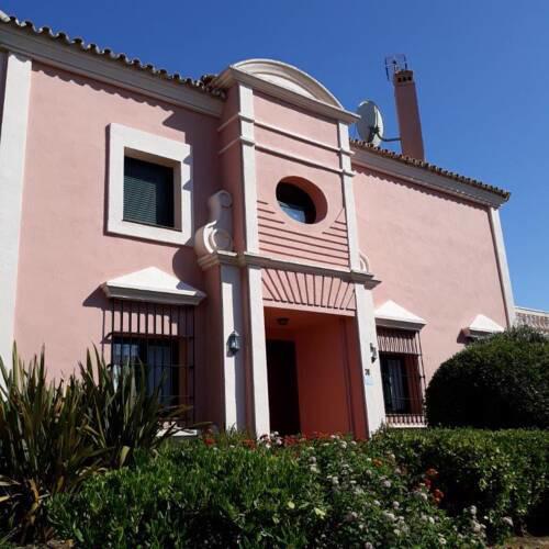 Preciosa villa pareada en Sotogolf, Sotogrande.