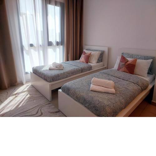 Premier Furnished Studio with Twin Beds