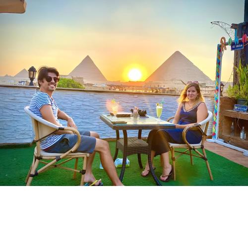 Premium pyramids inn