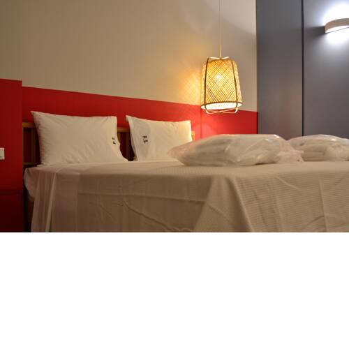 PREMIUM SUITES