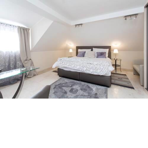 Přepychový apartmán ve vile s bazénem a zahradou
