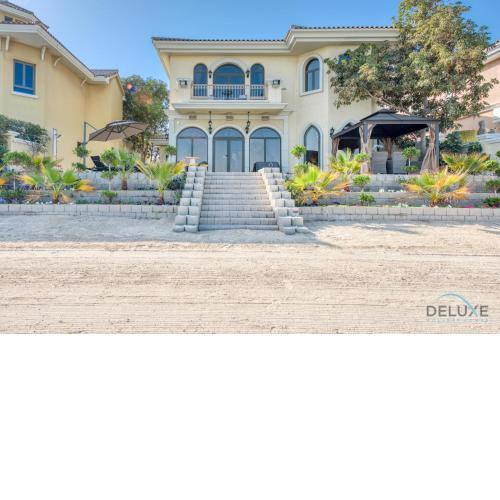 Prestigious 5BR Villa with Assistant Room and Private Pool in Frond O Palm Jumeirah
