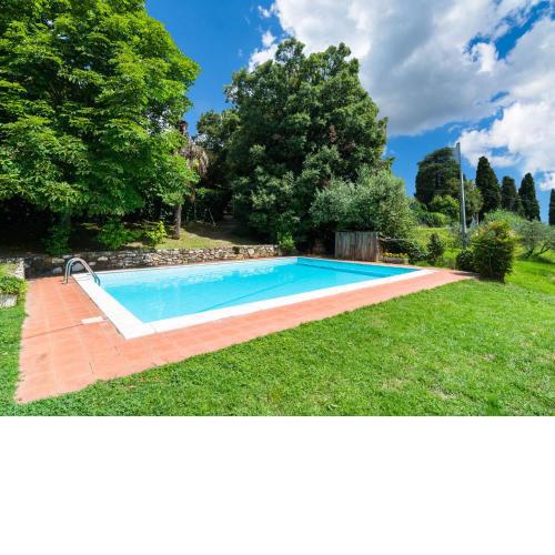 Pretty Farmhouse in Bacchereto with Swimming Pool