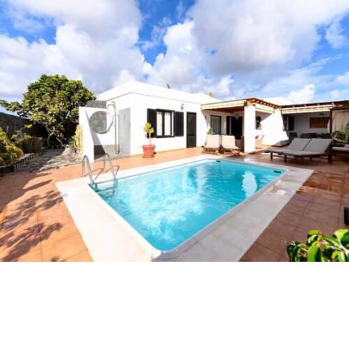 Pretty Holiday Home in Playa Blanca with Private Pool
