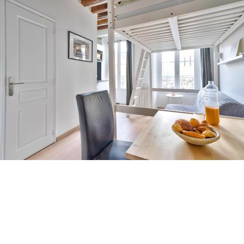 Pretty Mezzanine Studio in the Heart of Paris (2F)