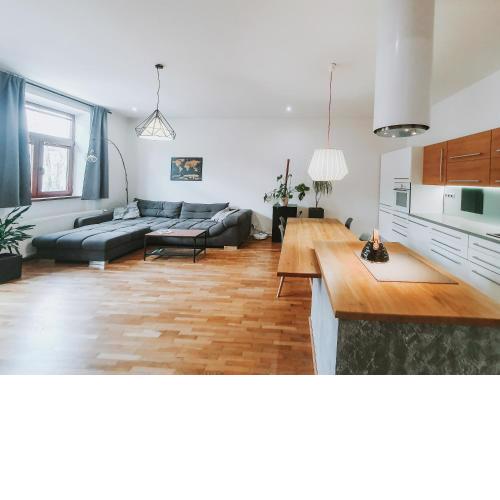 Priestranný apartmán v centre