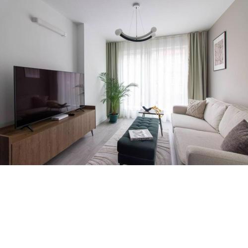 Prime Designed 2BR w Parking/Gym #86