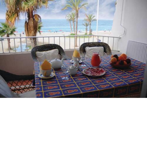 Primera línea con terraza - Seafront apartment with terrace