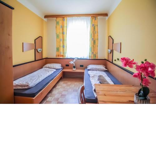 Private 2 single bed room with bathroom