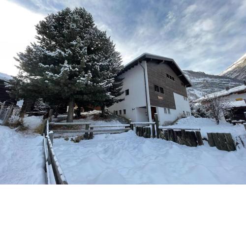 Private Chalet near Gondola in Zermatt
