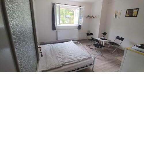 Private flat in villa style house close to center, with private parking