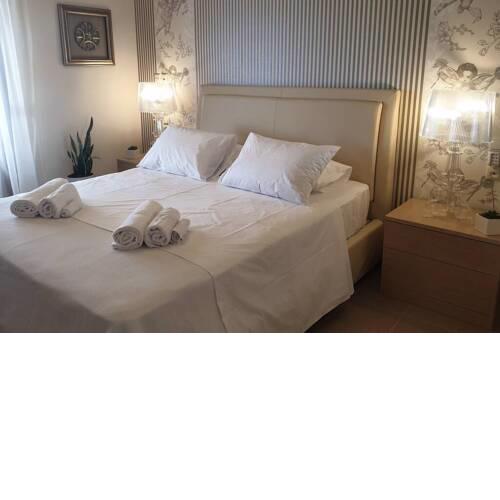 Private luxury 2bdrm apartment - Walk to beach