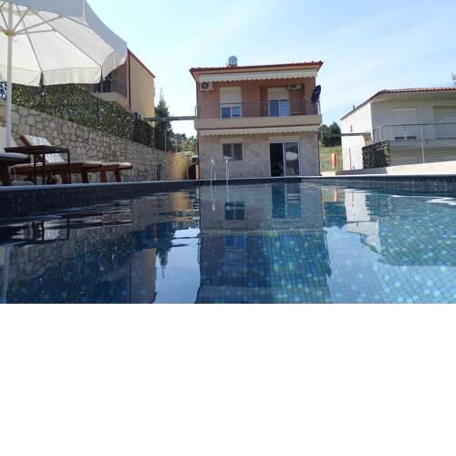 Private pool Sani villa