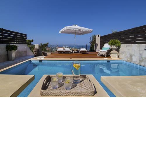 Private Pool & Sea View Residence