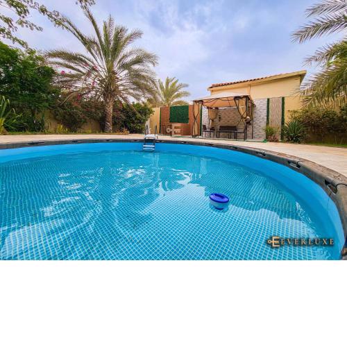 Private Pool Villa In Jvc