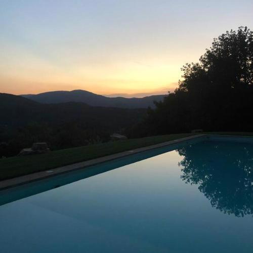 Private pool with stunning views - Umbria Villa