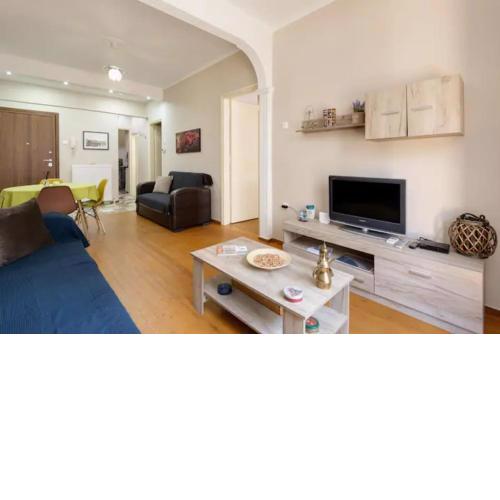 Private Pristine Balcony Home- Heart of the Center
