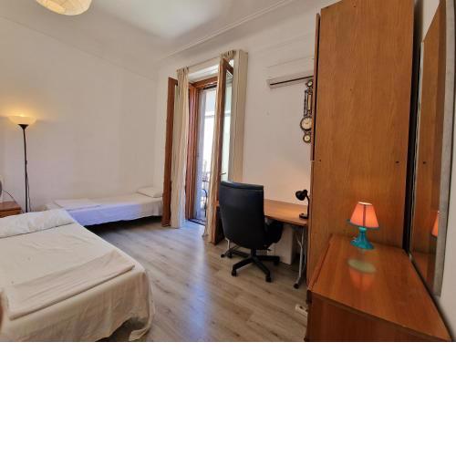 Private room in a quiet apartment in the city center