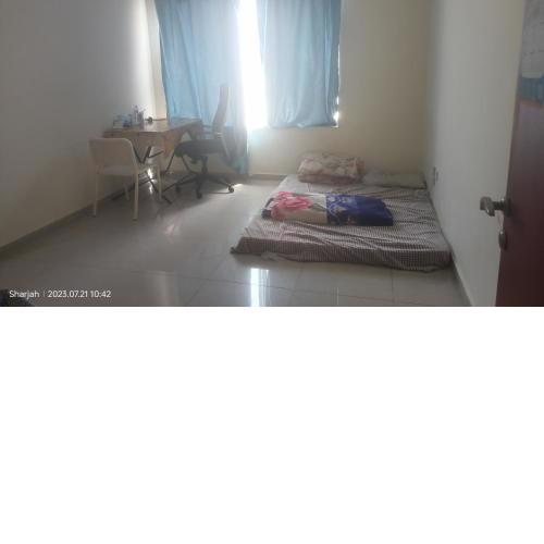 Private room with 50 inches TV and Fast Wifi