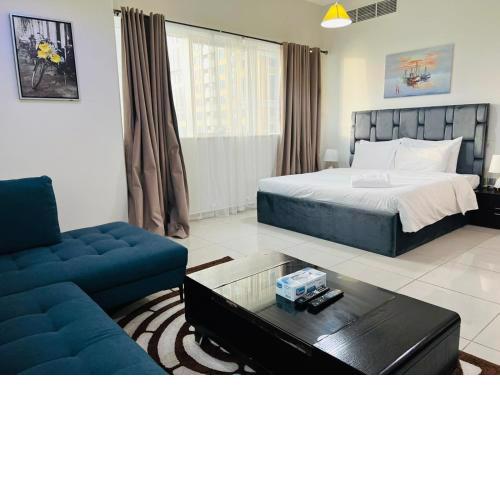 Private rooms in 3 bedroom apartment SKYNEST Homes marina pinnacle