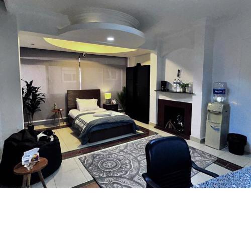 Private Sunny Room with Balcony