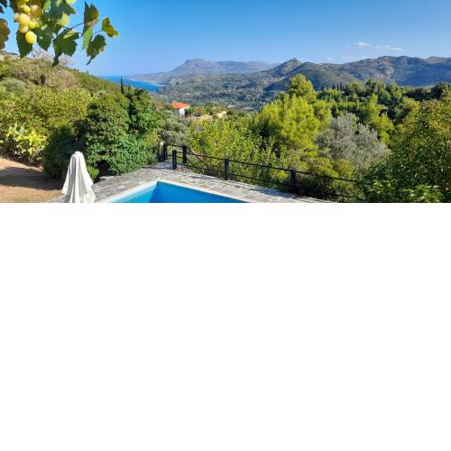 Private villa for 8 guests with pool & great view
