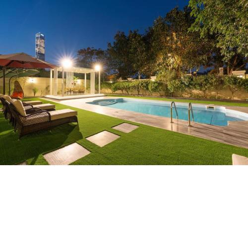 Private villa in Dubai with swimming pool and huge garden