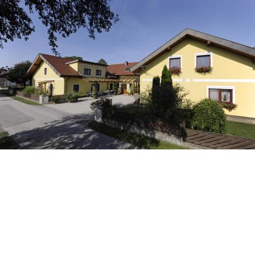 Privatzimmer und Ferienwohnungen Leeb