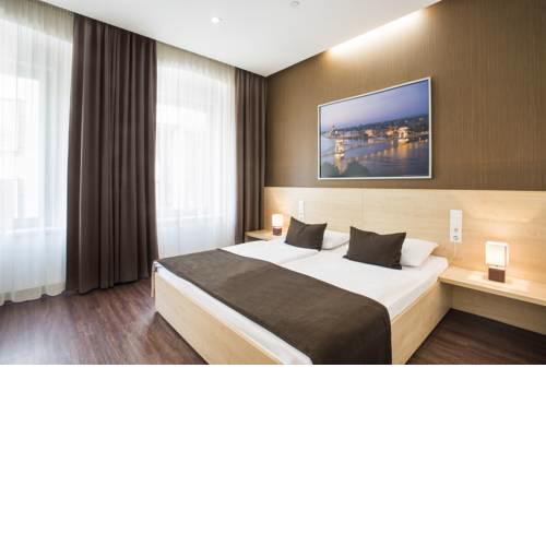 Promenade City Hotel