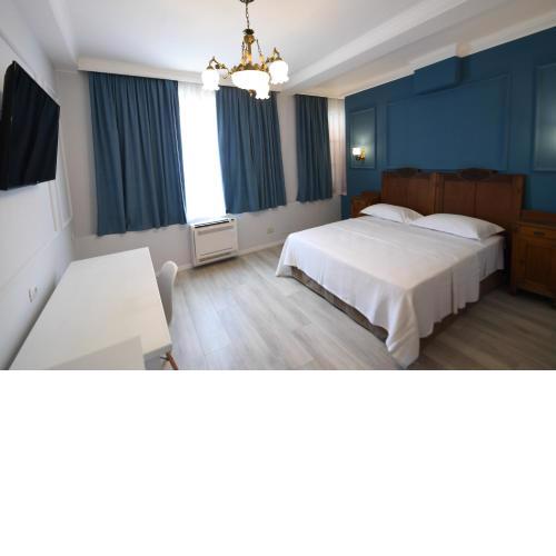 Promenade Hotel