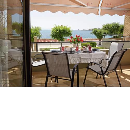 Promenade Luxury Apartment
