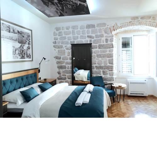 P.S. Cattaro Apartments