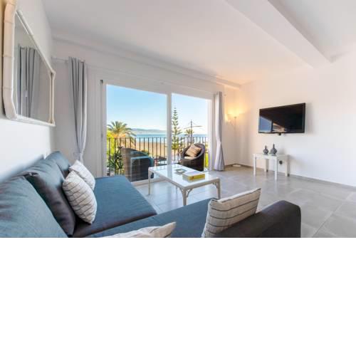 Puerto Banus Frontline Apartment with Amazing Sea Views